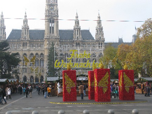 Kulturveranstaltung vor dem Wiener Rathaus zur Weihnachtszeit